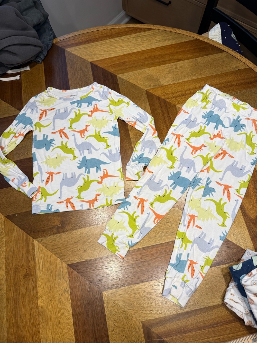 Quince 3 pack bamboo kids pajamas 4T Preowned - Picture 6 of 13